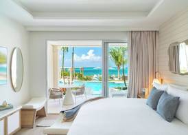 Beachfront at Windsong on the Reef 3