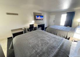 Excellent Inn & Suites 5