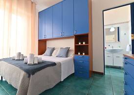 IzzHome Holiday Terrace 5