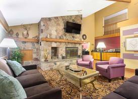 AmericInn by Wyndham Elkhorn Near Lake Geneva 2