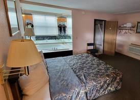 Mackinaw Budget Inn 2
