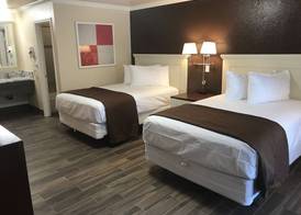 Abby's Anaheimer Inn - Across Disneyland Park 3