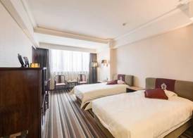 Mascot Hotel 5