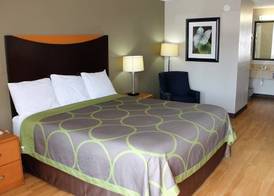 Super 8 by Wyndham Fredericksburg 5