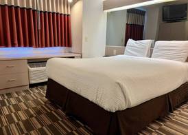 Microtel Inn & Suites by Wyndham Bloomington MSP Airport 4