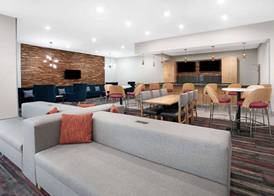 La Quinta Inn & Suites by Wyndham Lewisville 4