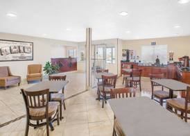 Super 8 by Wyndham Seville 3