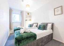 Modern 2BR Apartment with Water Views 4