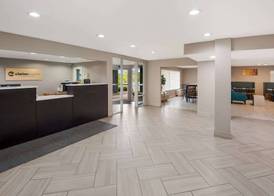 Clarion Pointe Indianapolis Northeast 3