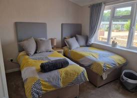 Pet Friendly 2-bed Luxury Lodge in Routh w/ Hottub 3