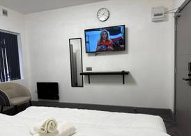 Empire Inn 5