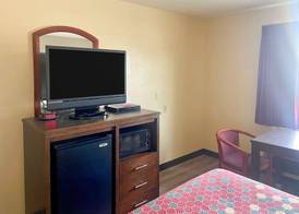 Econo Lodge Inn & Suites Corning Travel Center 5