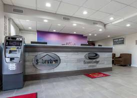 Econo Lodge at the University 3