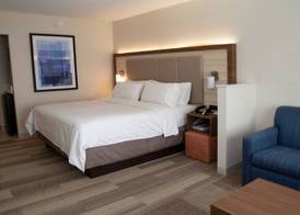 Holiday Inn Express & Suites MARION by IHG 4