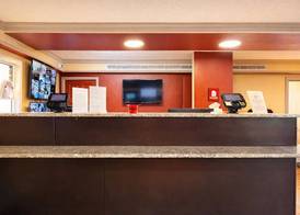 Red Roof Inn & Suites Houston- Hobby Airport 4