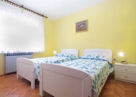 Apartment 1704 4