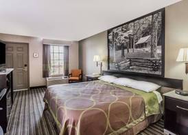 Super 8 by Wyndham Clinton TN 5