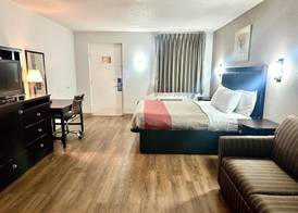 Red Carpet Inn Norwalk 5