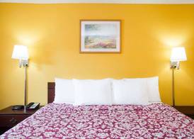 Days Inn by Wyndham Camilla 4