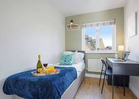 3 Bed House - Sleeps 7 - Garden - Parking - Wifi 3
