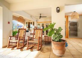 Lazy Parrot Inn 3