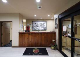 Super 8 by Wyndham Perryville 3
