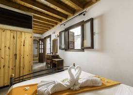 Camelot Traditional & Classic Hotel 5