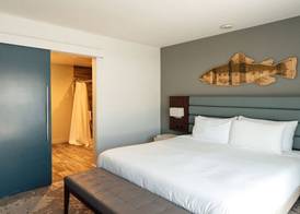 Lakehouse Resort 4