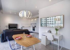 Modern Seaview Apartment In a Prime Location 4