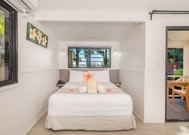 Castaway Resort 5