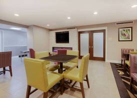 La Quinta by Wyndham Detroit Utica 3