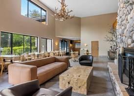 Beachfront Hotel Houghton Lake 5
