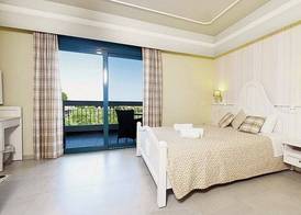 Ocean Beach Hotel 4