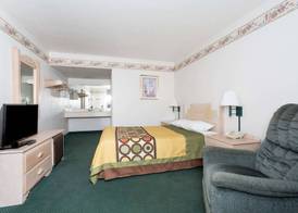 Super 8 by Wyndham Cottonwood 3