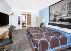 Super 8 by Wyndham City of Moore 2