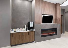 La Quinta Inn & Suites by Wyndham Athens I-65 3