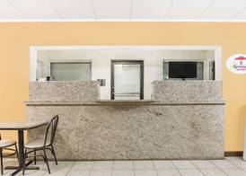 Super 8 by Wyndham Santee/I-95 2
