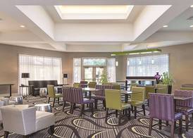 La Quinta Inn & Suites by Wyndham Ontario Airport 2