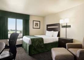 Baymont by Wyndham Glenwood 4