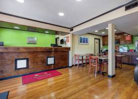 Econo Lodge Nashville near Percy Priest Lake 3
