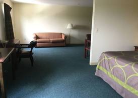Super 8 by Wyndham Imlay City 4