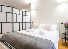 White Flat Como City Center by Rent All Como 3