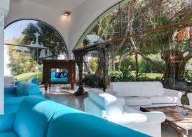Phi Hotel Sighientu 4