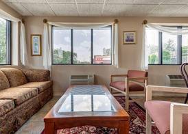 Econo Lodge Dewitt I-90 3