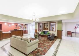 Ramada by Wyndham Fresno Northwest 3