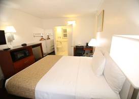 Travelodge by Wyndham Burbank-Glendale 4