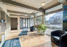 Tunnel Mountain Resort 2