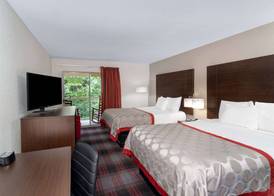 Ramada by Wyndham Maggie Valley 5