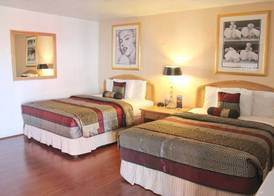 El Trovatore Motel 4