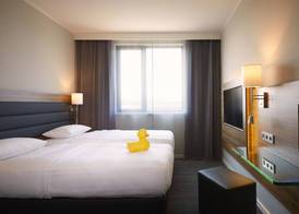 Moxy London Heathrow Airport 5